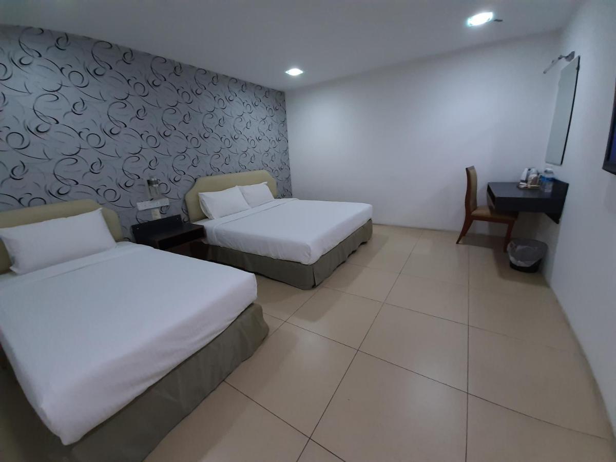 Hotel Avenue Куантан Экстерьер фото